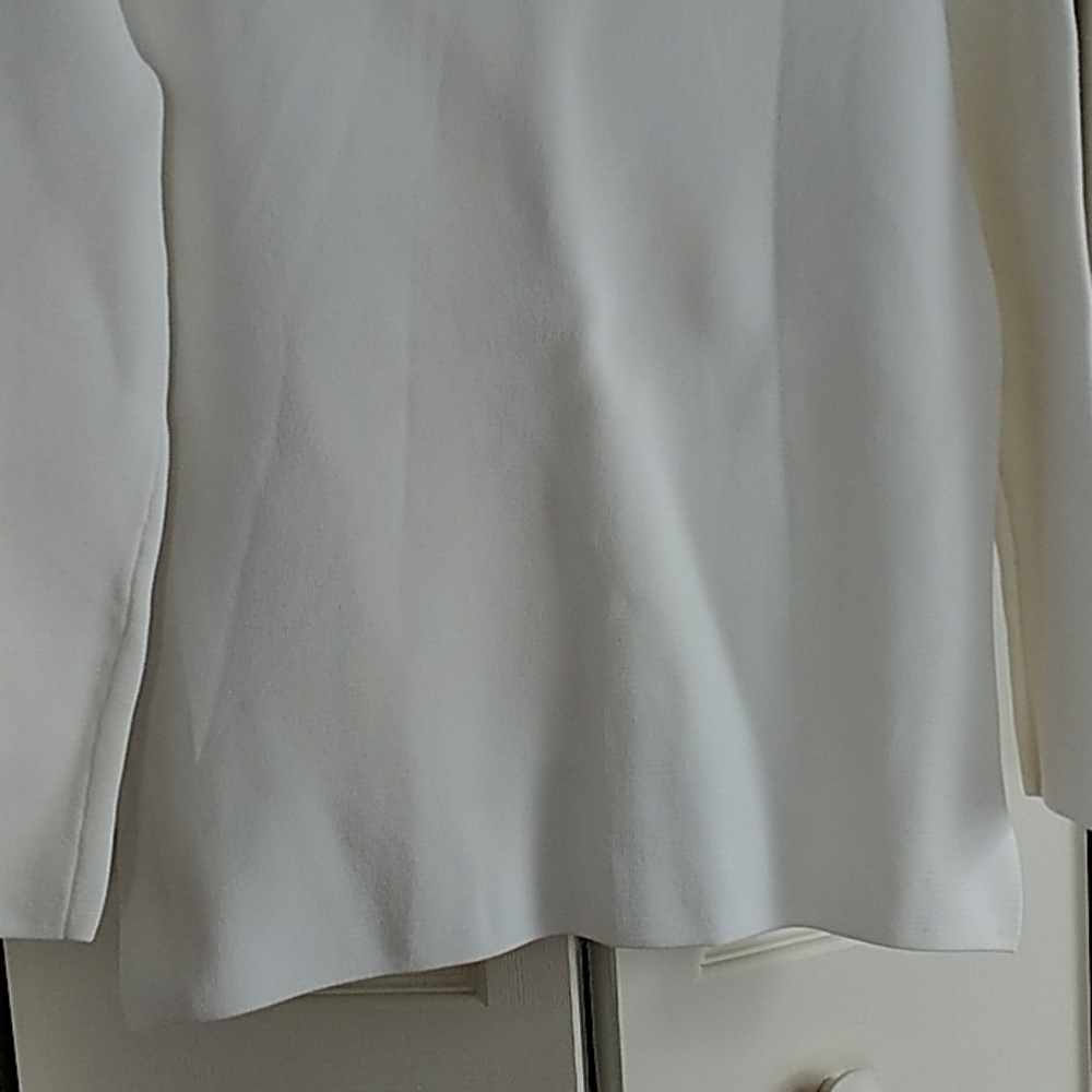 TY-LR designed in Australia White crew neck Top S - Picture 6 of 9